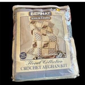 Bernat Kits & Crafts Crochet Afghan Kit Cabbage Roses #423605 42” x 60” New
